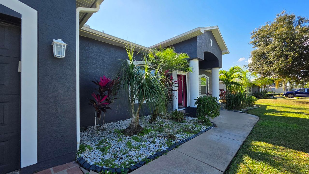 For Sale: $525,000 (4 beds, 2 baths, 2012 Square Feet)