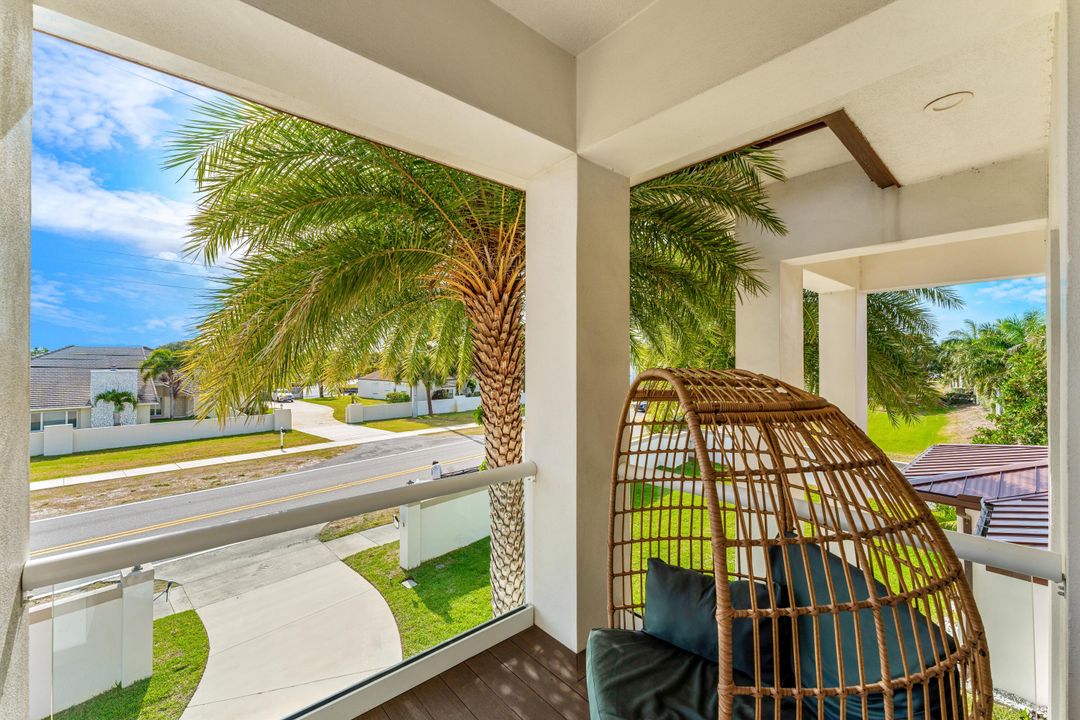 For Sale: $1,645,000 (5 beds, 4 baths, 3927 Square Feet)