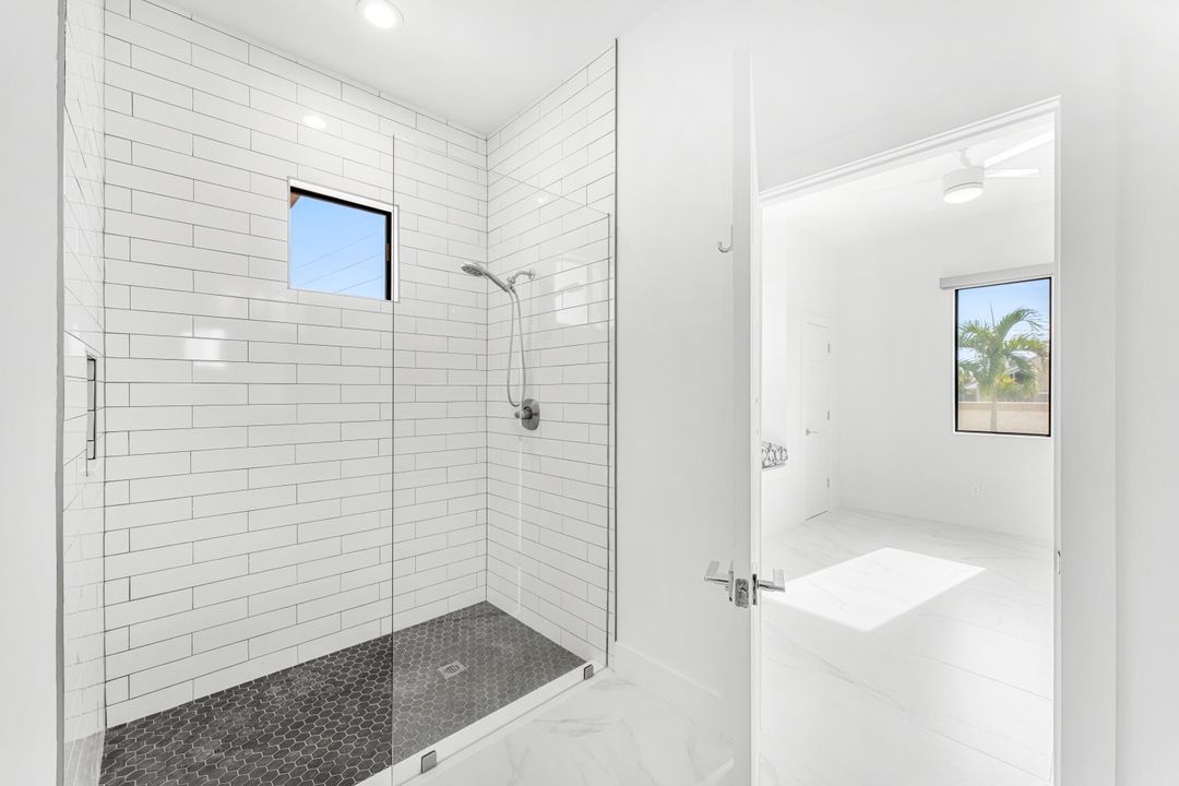 For Sale: $1,645,000 (5 beds, 4 baths, 3927 Square Feet)