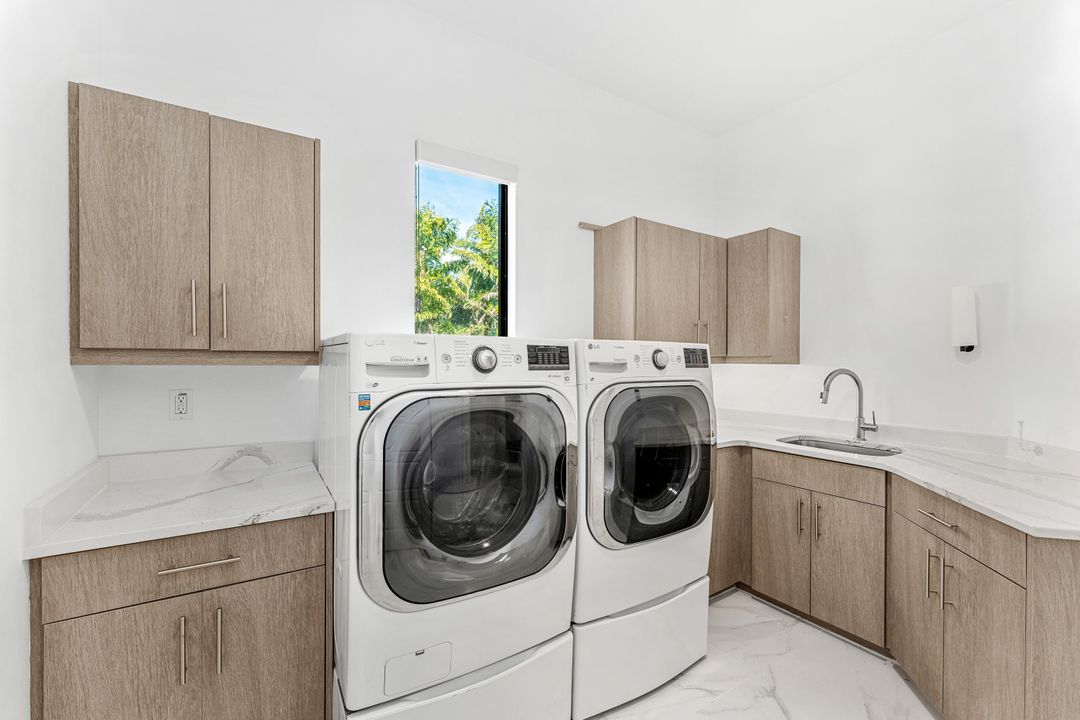 For Sale: $1,645,000 (5 beds, 4 baths, 3927 Square Feet)