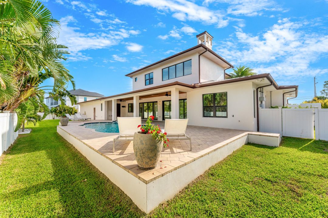 For Sale: $1,645,000 (5 beds, 4 baths, 3927 Square Feet)