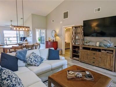 For Rent: $2,500 (2 beds, 2 baths, 1306 Square Feet)