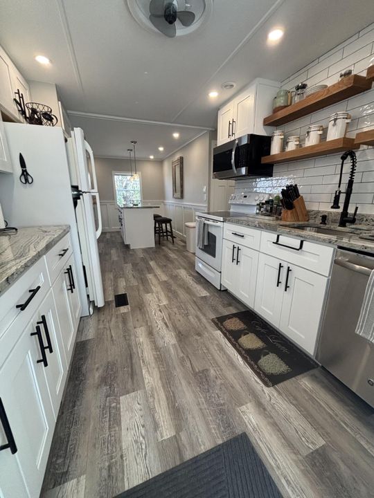 For Sale: $65,000 (2 beds, 2 baths, 981 Square Feet)