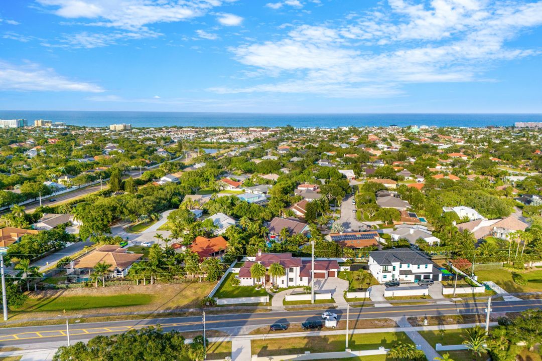 For Sale: $1,645,000 (5 beds, 4 baths, 3927 Square Feet)