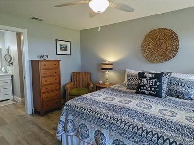 For Rent: $2,500 (2 beds, 2 baths, 1306 Square Feet)