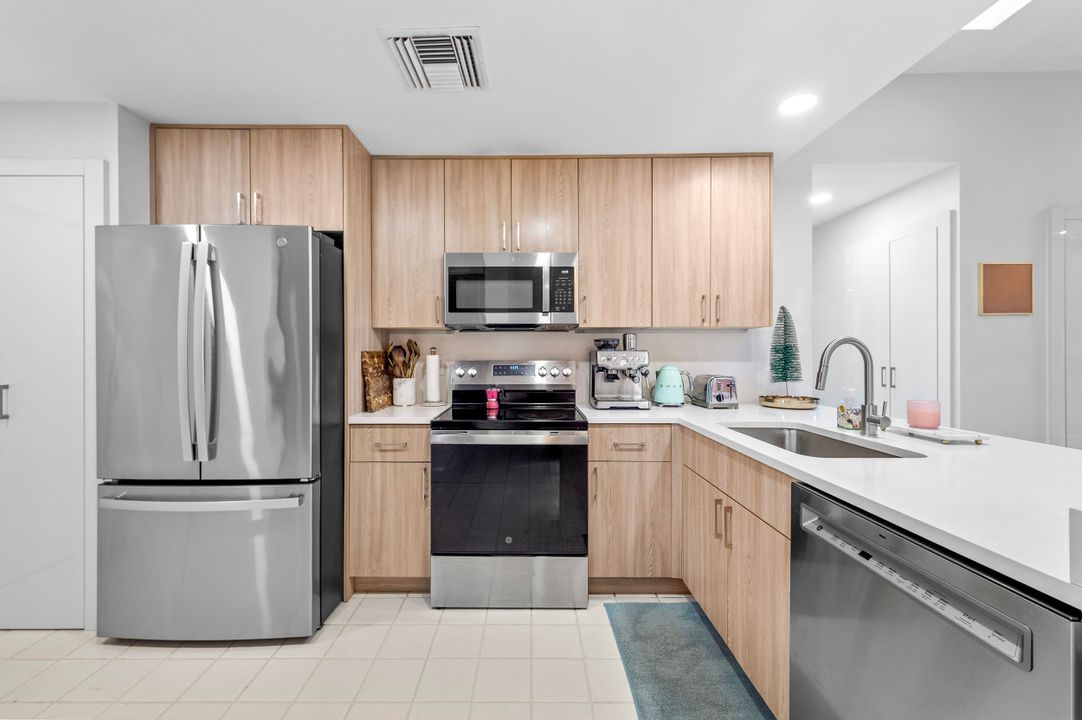 待售: $349,999 (1 贝兹, 1 浴室, 1089 平方英尺)