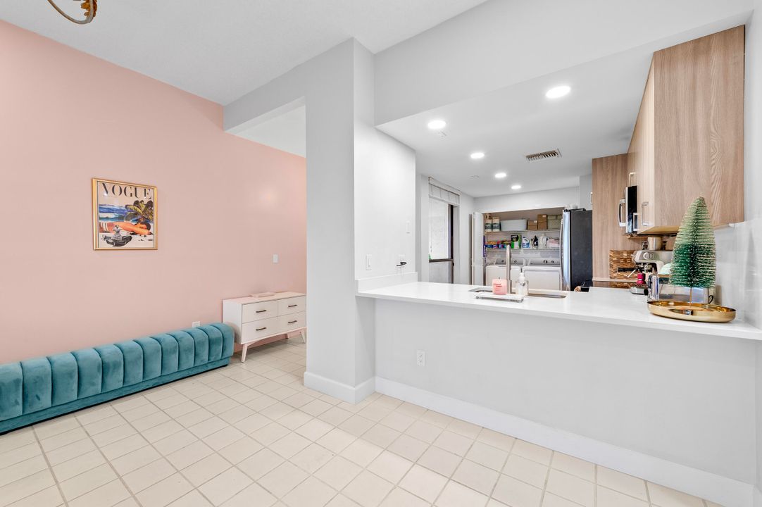 待售: $349,999 (1 贝兹, 1 浴室, 1089 平方英尺)