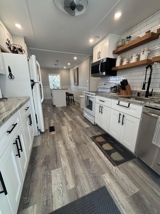 For Sale: $65,000 (2 beds, 2 baths, 981 Square Feet)