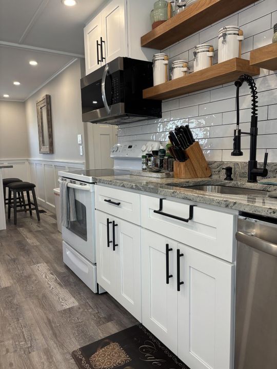 For Sale: $65,000 (2 beds, 2 baths, 981 Square Feet)