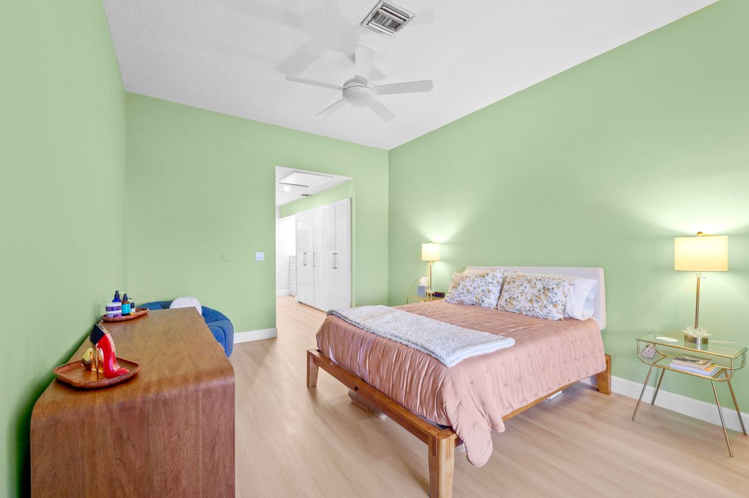 待售: $349,999 (1 贝兹, 1 浴室, 1089 平方英尺)