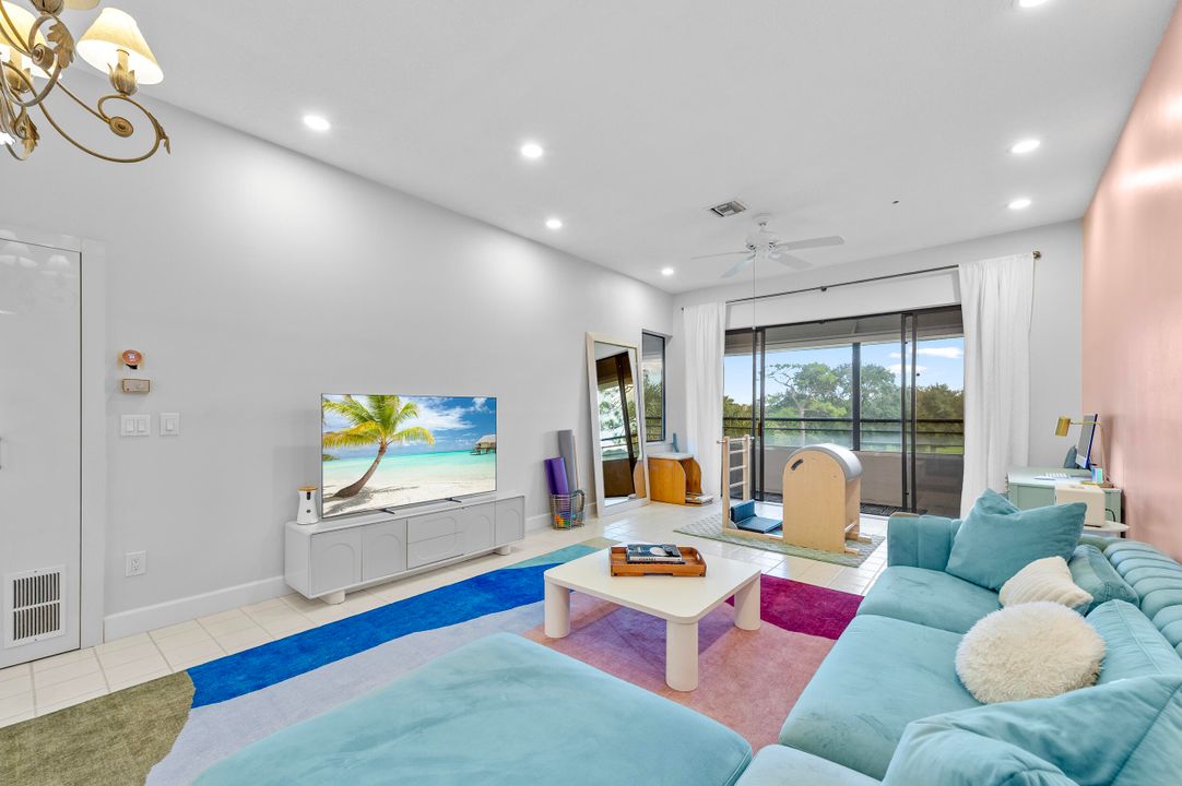 待售: $349,999 (1 贝兹, 1 浴室, 1089 平方英尺)