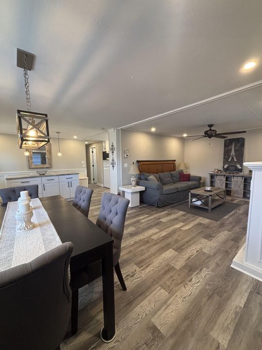 For Sale: $65,000 (2 beds, 2 baths, 981 Square Feet)