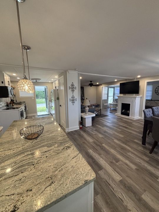 For Sale: $65,000 (2 beds, 2 baths, 981 Square Feet)