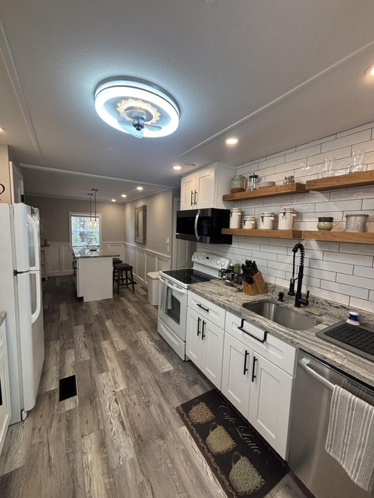 For Sale: $65,000 (2 beds, 2 baths, 981 Square Feet)