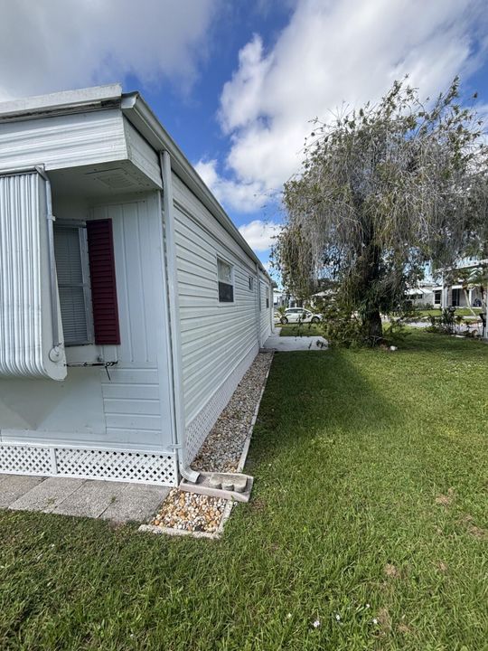 For Sale: $65,000 (2 beds, 2 baths, 981 Square Feet)