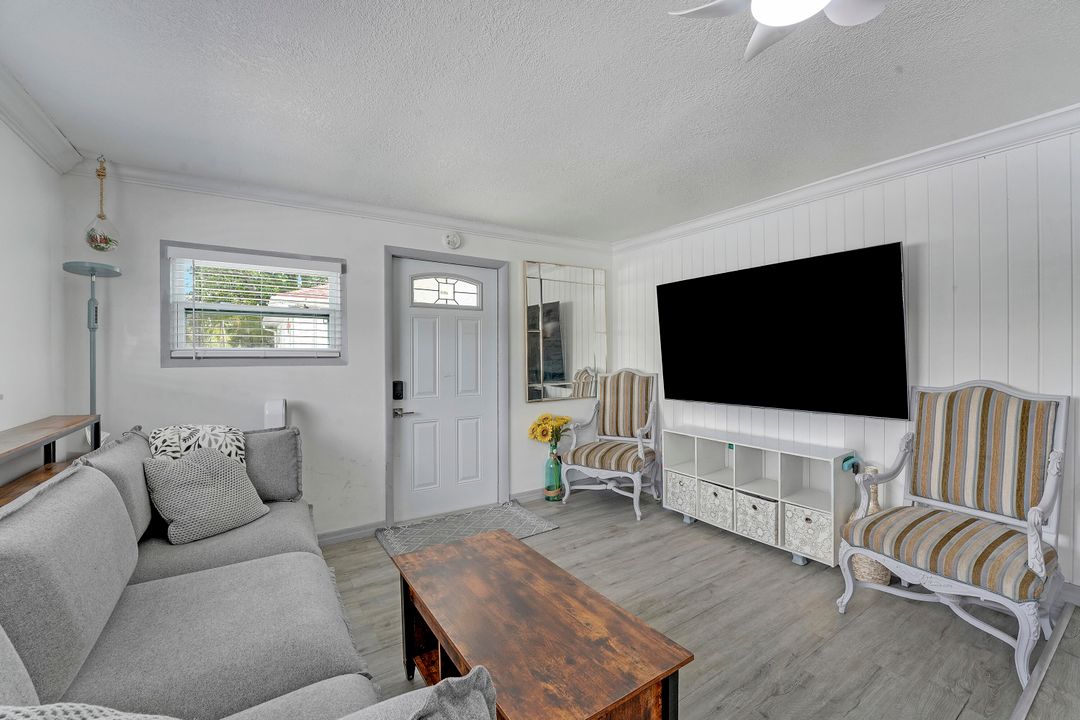 For Sale: $500,000 (3 beds, 2 baths, 1184 Square Feet)