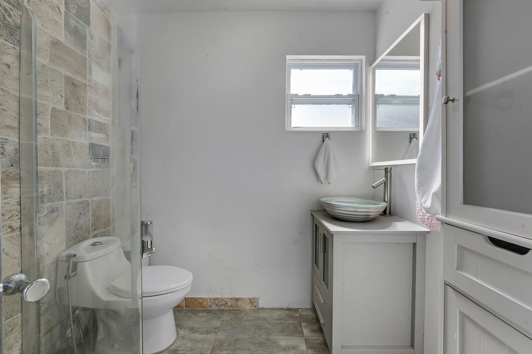 For Sale: $500,000 (3 beds, 2 baths, 1184 Square Feet)