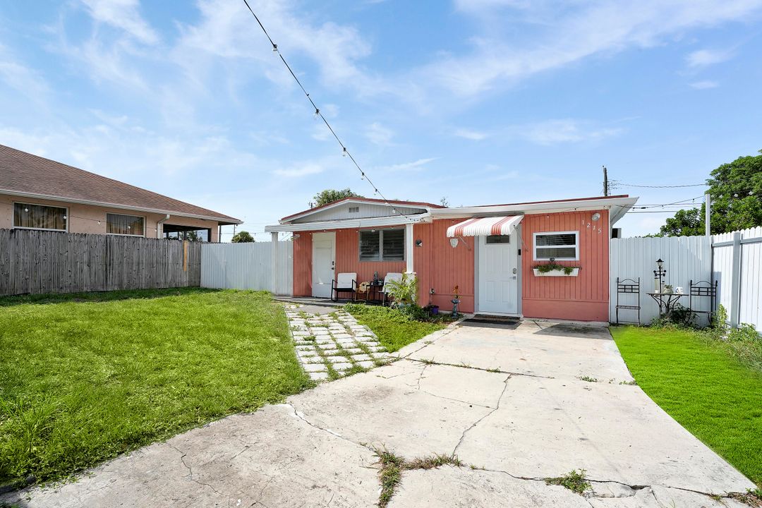 For Sale: $500,000 (3 beds, 2 baths, 1184 Square Feet)