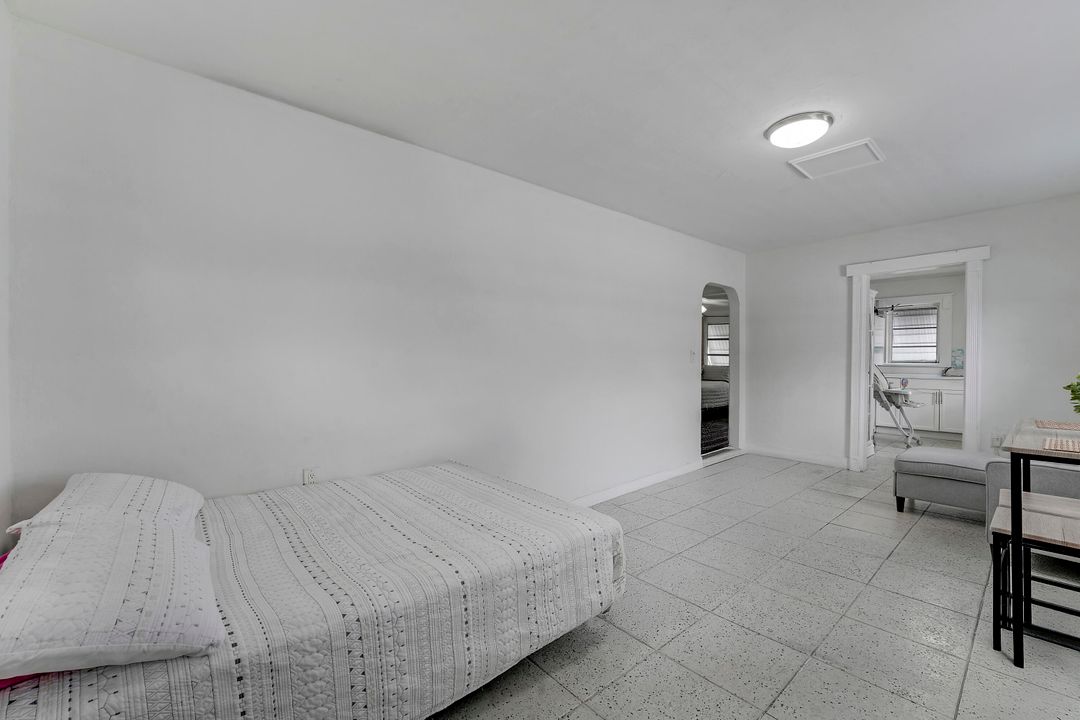 For Sale: $500,000 (3 beds, 2 baths, 1184 Square Feet)