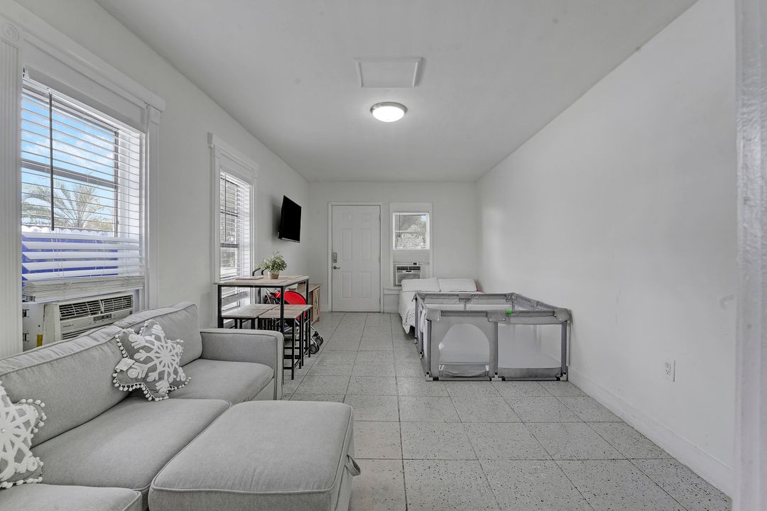 For Sale: $500,000 (3 beds, 2 baths, 1184 Square Feet)