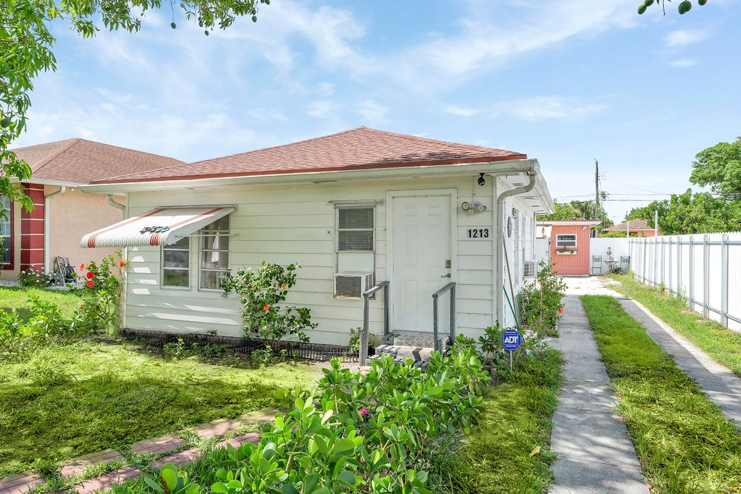 For Sale: $500,000 (3 beds, 2 baths, 1184 Square Feet)
