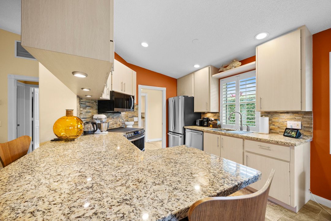 For Sale: $450,000 (2 beds, 2 baths, 1505 Square Feet)