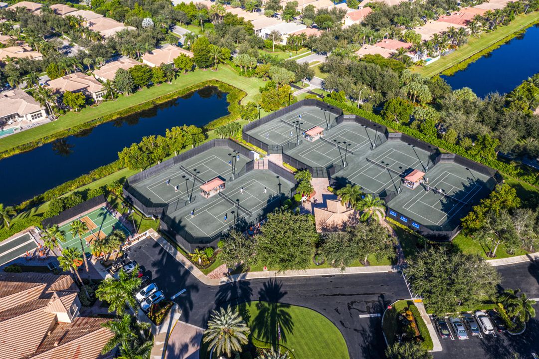 En Venta: $805,000 (3 camas, 2 baños, 2756 Pies cuadrados)