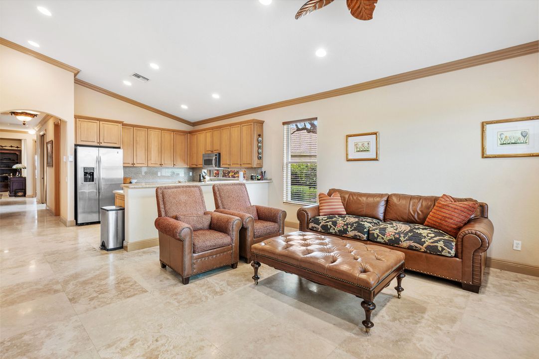 En Venta: $805,000 (3 camas, 2 baños, 2756 Pies cuadrados)