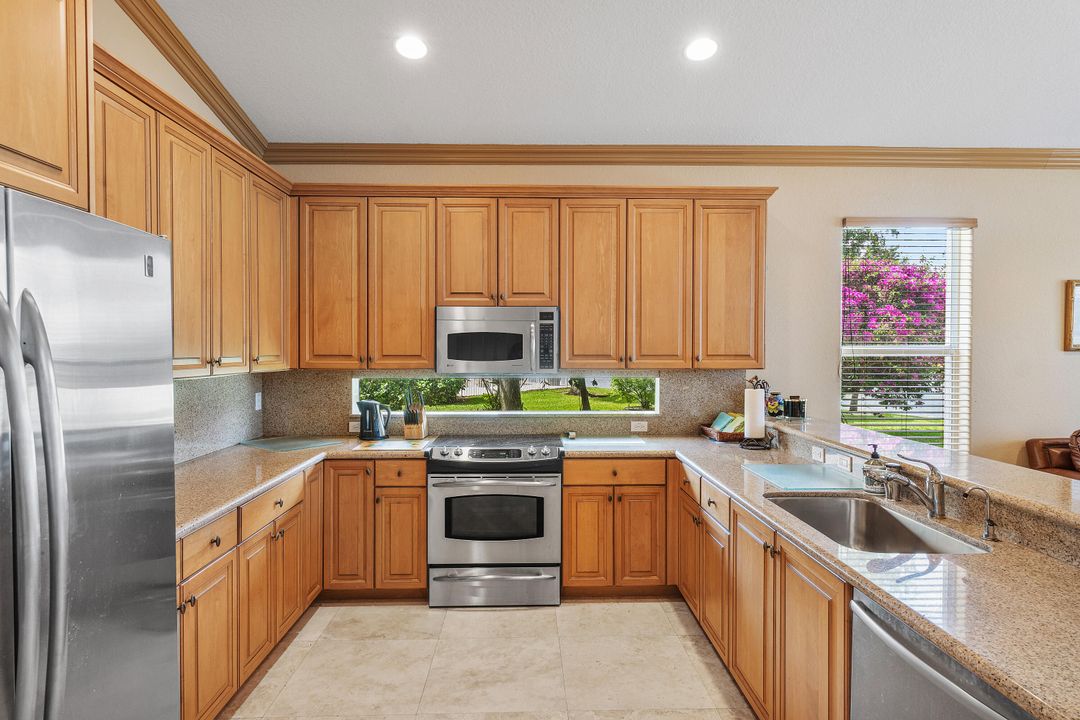 En Venta: $805,000 (3 camas, 2 baños, 2756 Pies cuadrados)