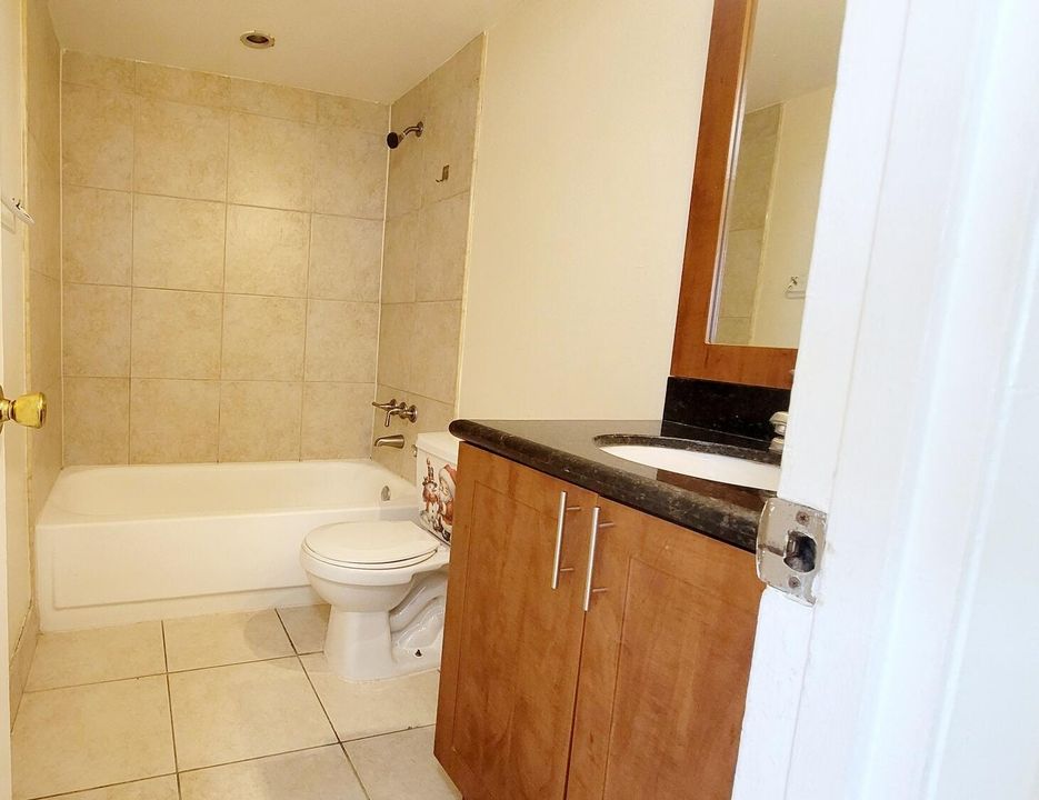 For Rent: $1,850 (2 beds, 2 baths, 1036 Square Feet)