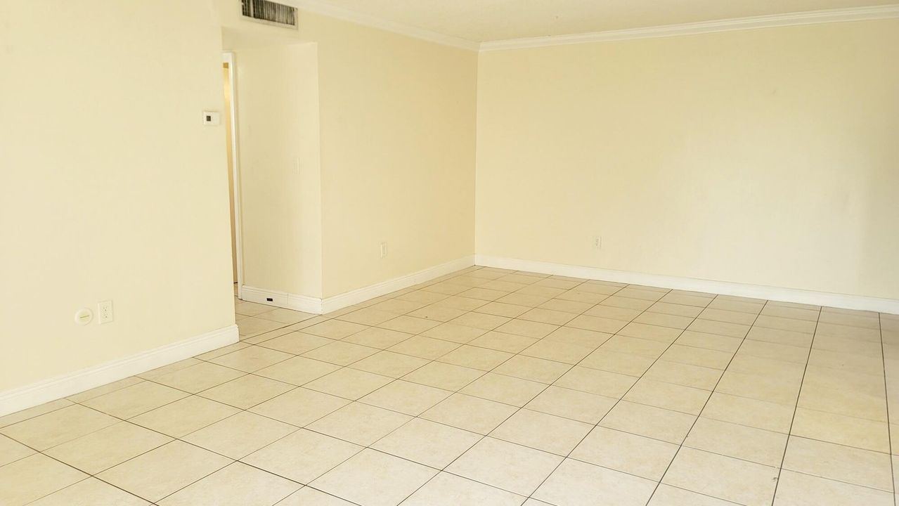 For Rent: $1,850 (2 beds, 2 baths, 1036 Square Feet)