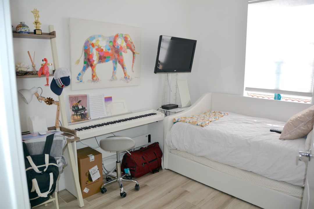 For Rent: $4,200 (3 beds, 3 baths, 1830 Square Feet)