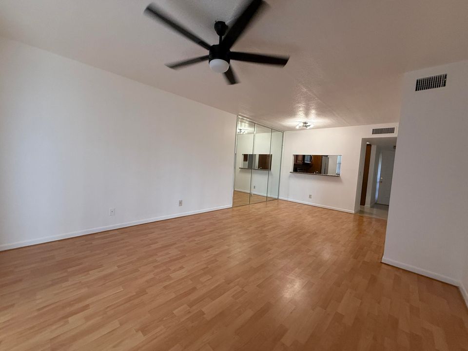 For Rent: $2,200 (2 beds, 2 baths, 857 Square Feet)