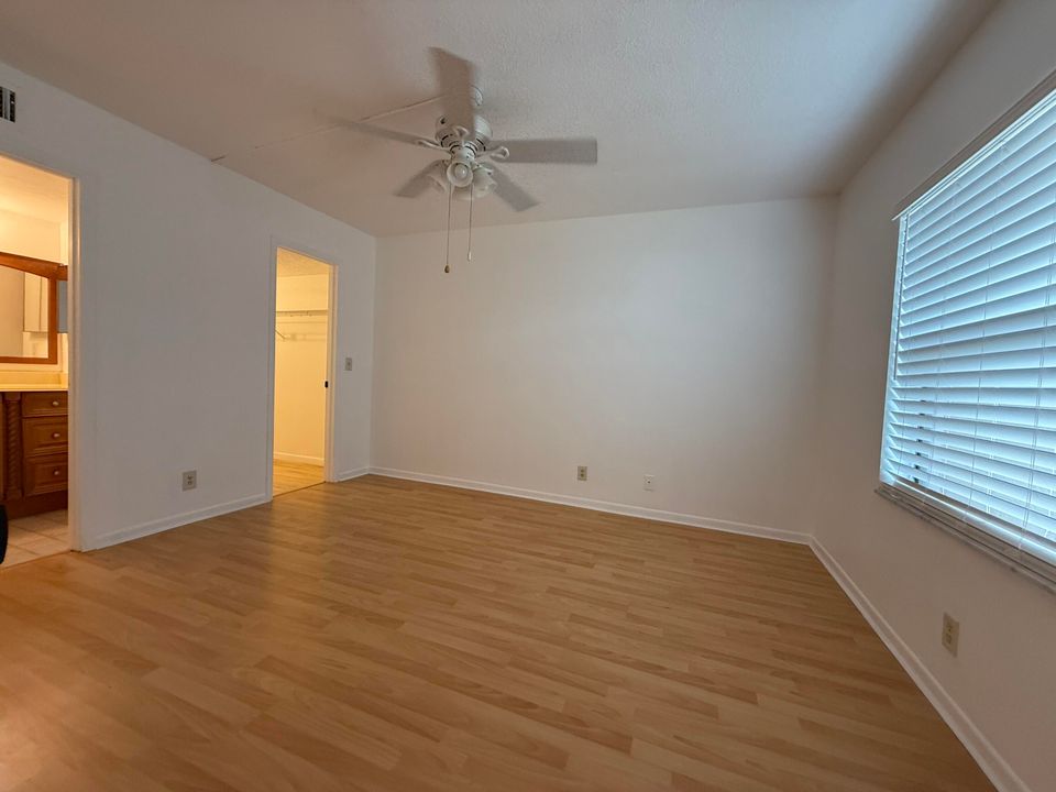 For Rent: $2,200 (2 beds, 2 baths, 857 Square Feet)