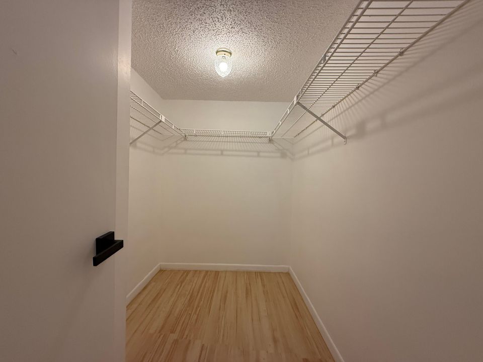 For Rent: $2,200 (2 beds, 2 baths, 857 Square Feet)