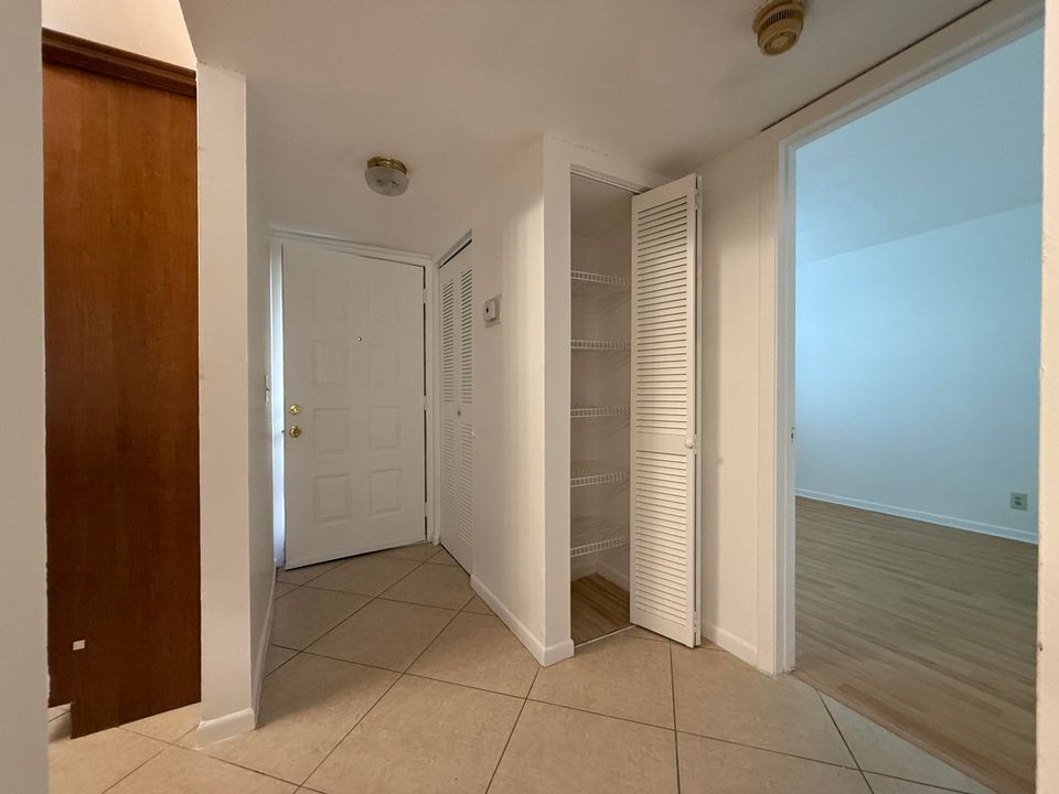 For Rent: $2,200 (2 beds, 2 baths, 857 Square Feet)