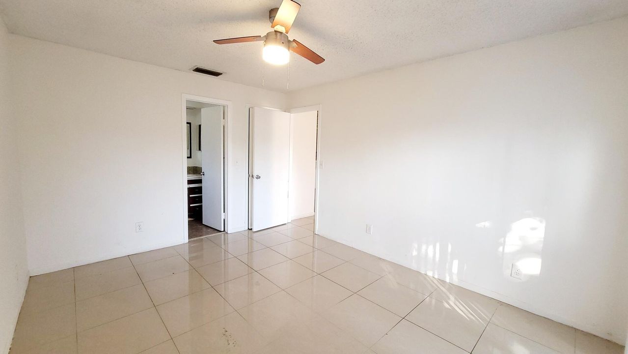 For Rent: $2,500 (3 beds, 2 baths, 1220 Square Feet)