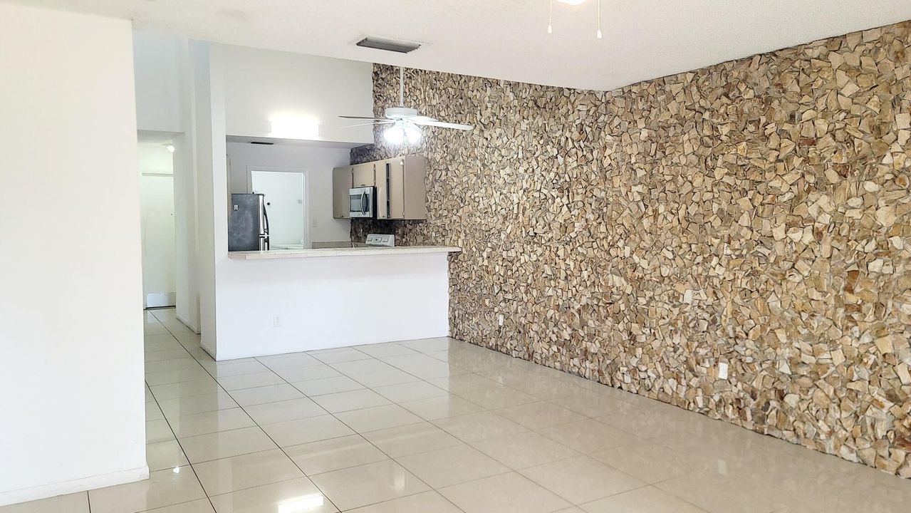 For Rent: $2,500 (3 beds, 2 baths, 1220 Square Feet)