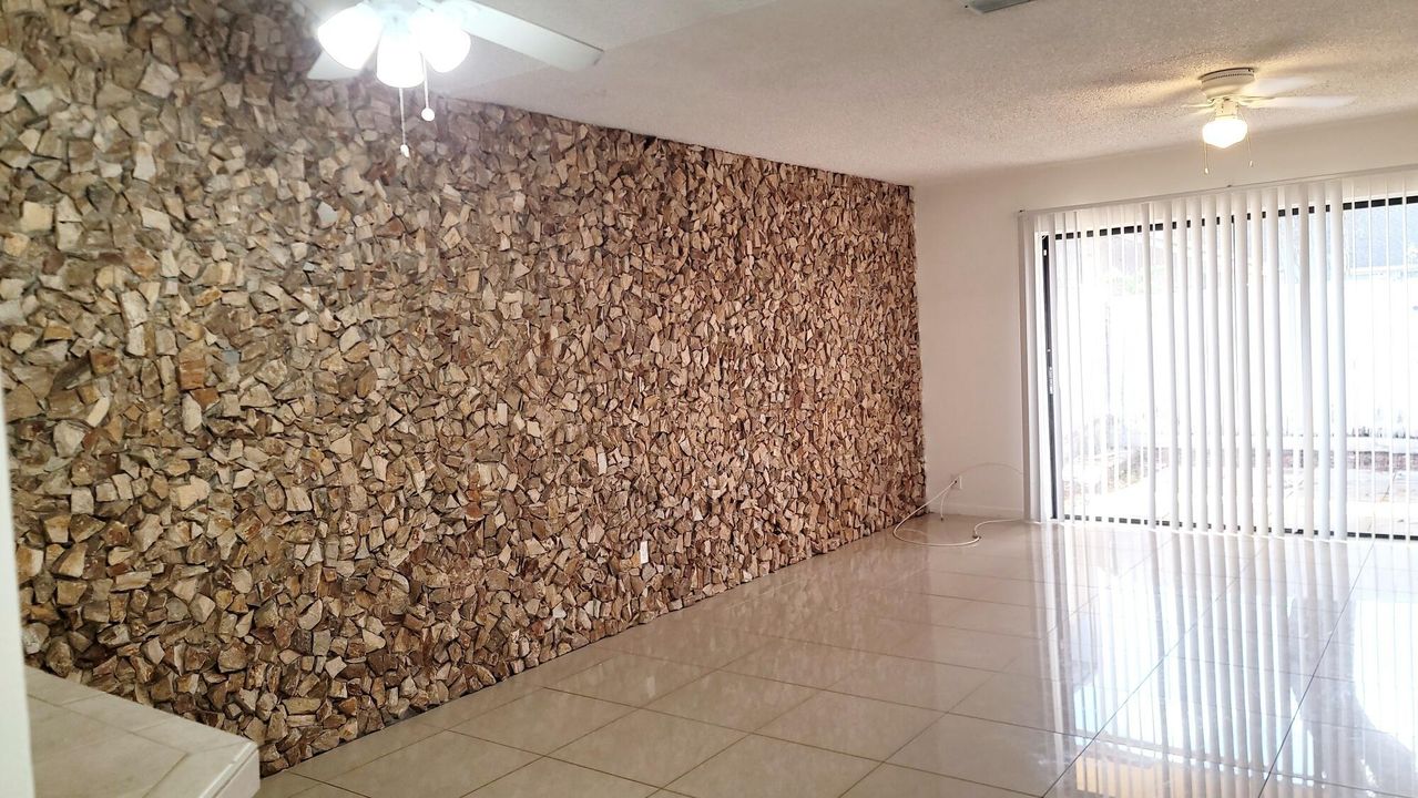 For Rent: $2,500 (3 beds, 2 baths, 1220 Square Feet)