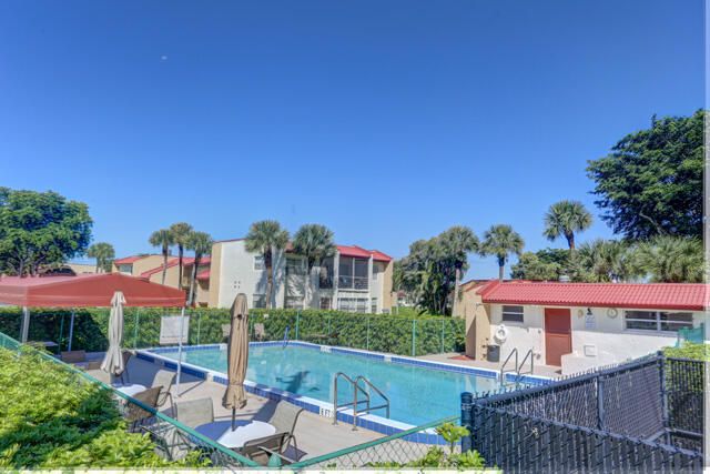 В аренду: $1,750 (2 спален, 2 ванн, 888 Квадратных фут)