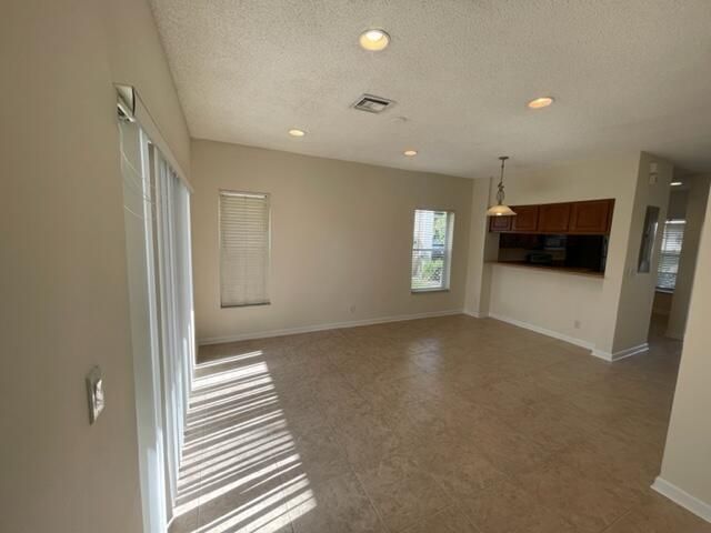 В аренду: $2,300 (2 спален, 2 ванн, 1104 Квадратных фут)