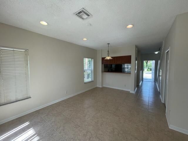 В аренду: $2,300 (2 спален, 2 ванн, 1104 Квадратных фут)