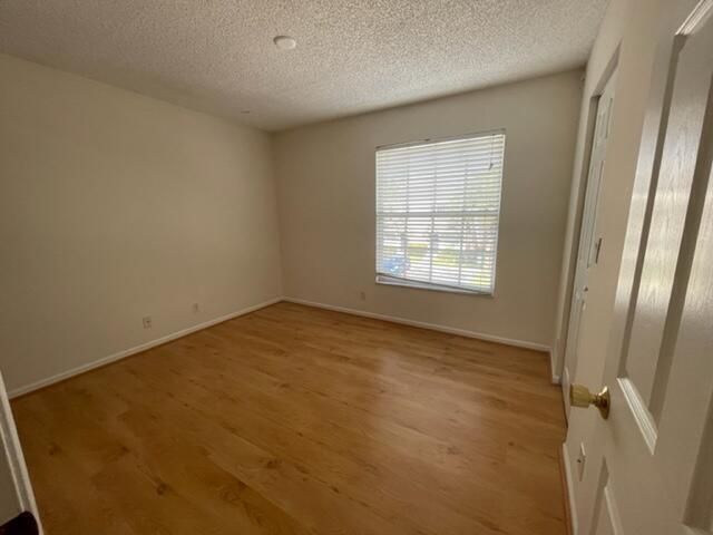 В аренду: $2,300 (2 спален, 2 ванн, 1104 Квадратных фут)