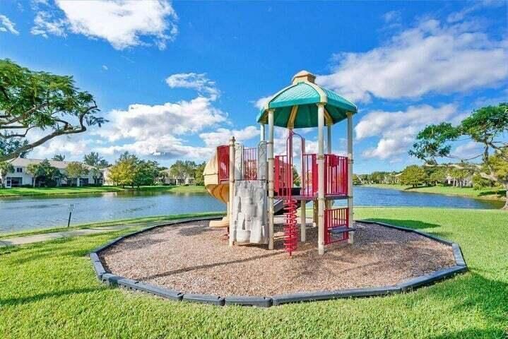 В аренду: $2,300 (2 спален, 2 ванн, 1104 Квадратных фут)