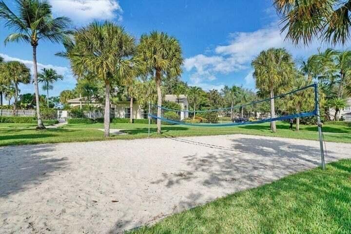 В аренду: $2,300 (2 спален, 2 ванн, 1104 Квадратных фут)