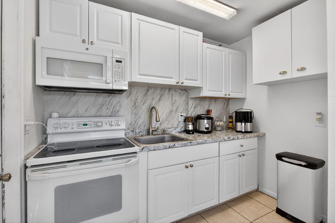 En Venta: $310,000 (3 camas, 1 baños, 702 Pies cuadrados)