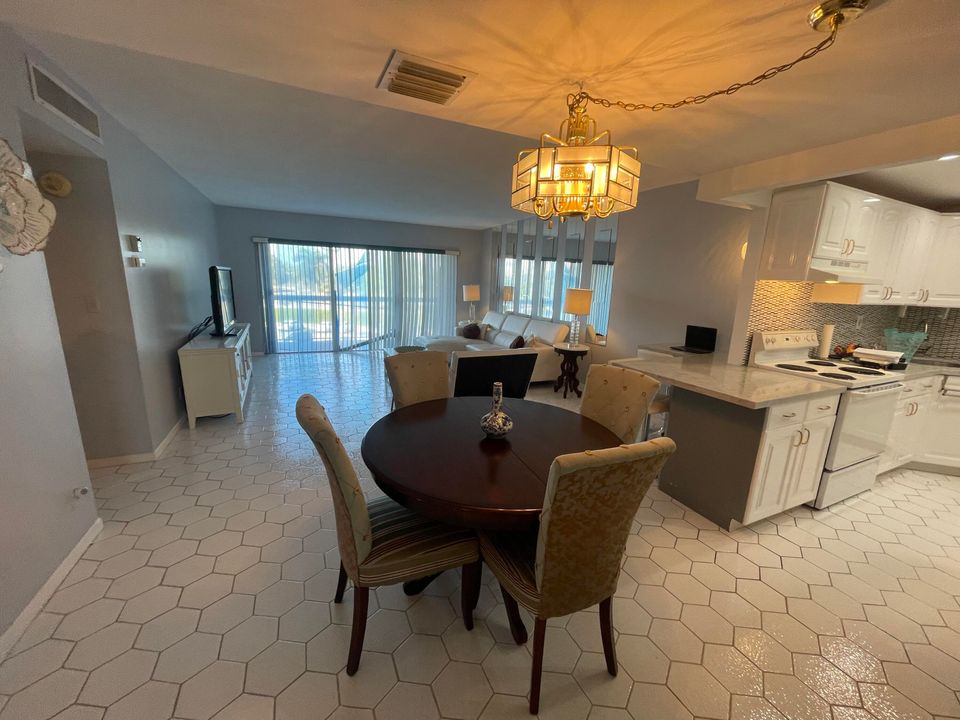 En Venta: $299,000 (1 camas, 1 baños, 896 Pies cuadrados)