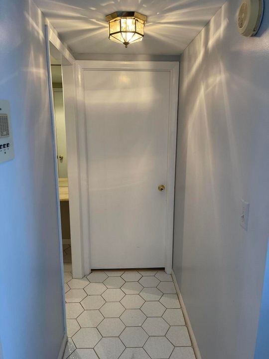 En Venta: $299,000 (1 camas, 1 baños, 896 Pies cuadrados)