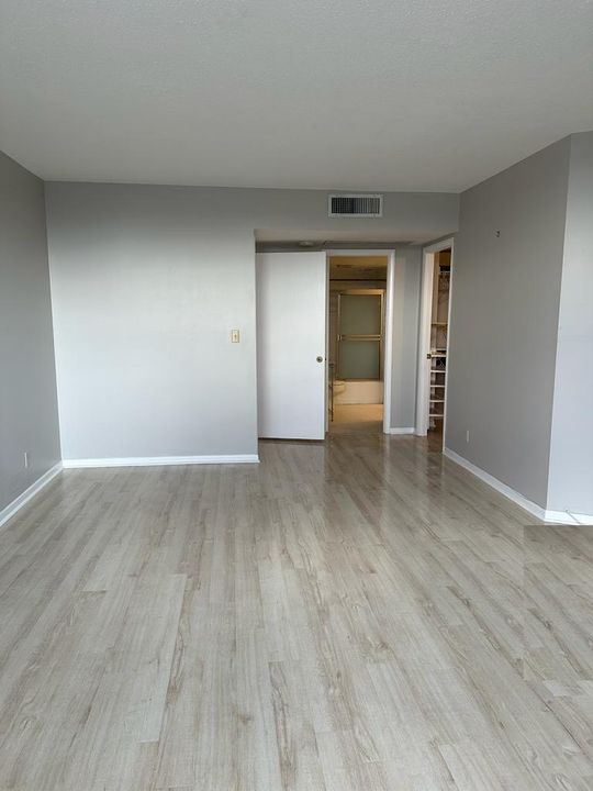 En Venta: $299,000 (1 camas, 1 baños, 896 Pies cuadrados)