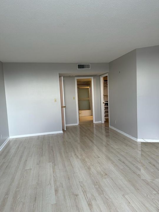 En Venta: $299,000 (1 camas, 1 baños, 896 Pies cuadrados)